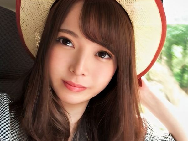 【車内フェラからホテルで本番】『誰か来るかも…』ドキドキの車内でデカチンに挑戦！じゅぽじゅぽ音が響くフェラチオ→我慢できずホテルへ直行！2回戦では美少女が本気で乱れまくる！♡