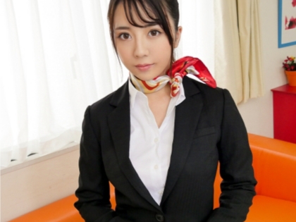 【美脚キャビンアテンダントの誘惑】『もっと…』セクシーなお姉さんCAが顔面騎乗でクンニされ濡れ濡れ！熱い肉棒で激しく突かれ、美脚を震わせながら絶頂を迎える！♡