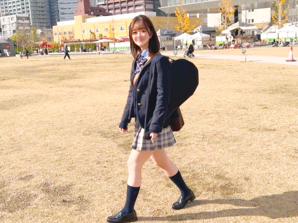 【制服娘の秘密の撮影会】『気持ち良すぎる…』激かわ素人JKのむっちり色白ボディを激しく責めまくり！制服姿で膣奥までズッポリ挿入され、淫らなアクメ顔を晒す姿は必見！！