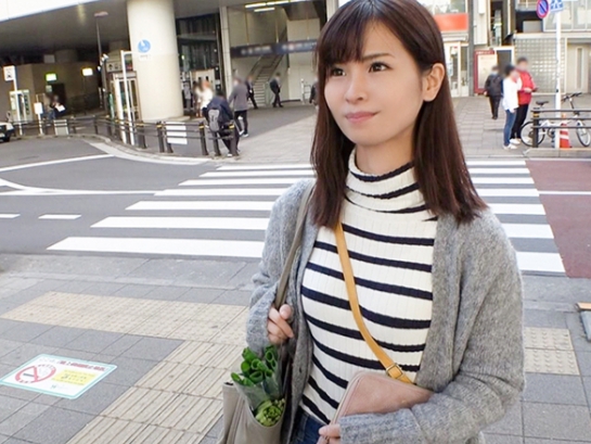 【欲求不満人妻の危険な誘惑】『旦那じゃ満足できないの…』パイパン美マン人妻がナンパ師の他人棒に溺れる！ 性の不満を爆発させ、乱れまくる人妻の淫乱プレイ！