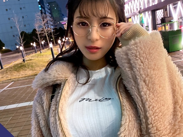 【巨乳メガネ娘のギャップSEX】真面目そうな見た目から一転！体操服姿でおっぱい揺らしながらハメまくるセックスモンスターに！メガネの奥の淫乱な瞳で見つめられながら、激しく乱れまくる！！