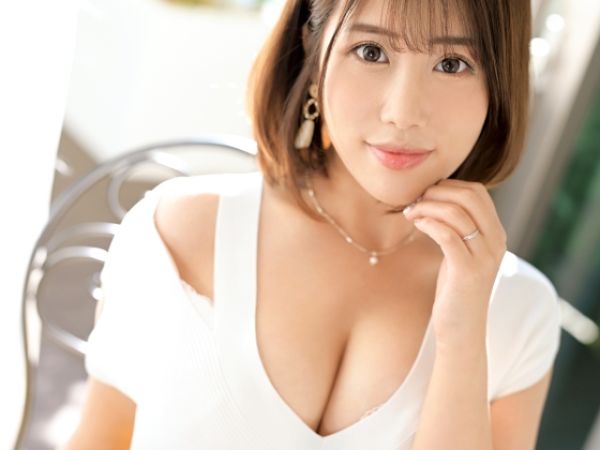 【人妻エステ講師の淫乱授業】フェロモン全開の美人講師がデカチン生徒と禁断のセックス！精子大好きな人妻が猛烈ファックでイキまくり、メス顔全開で乱れまくる！♡