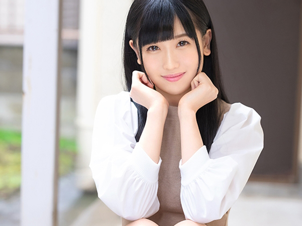 【21歳美少女の甘い誘惑】『ねぇ、キスしようよ♡』素人男性宅でエッチなご奉仕タイム！一生懸命フェラする姿が可愛すぎて我慢できず、生チンポ挿入でガチイキ！！