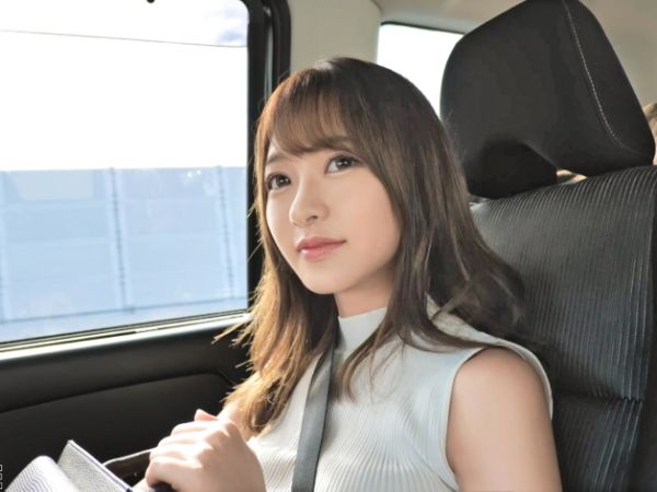 【AV女優が素人宅にサプライズ訪問！】恋人気分で甘々キスからハメまくり！素人男性の自宅で見せる女優の本気の絶頂と濃厚セックスがヤバすぎる！♡